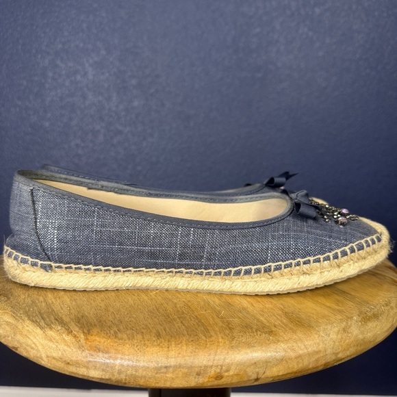 Simply Vera Vera Wang "Madey" Chambray Blue and Cream Espadrilles, Size 10 - Picture 4 of 9